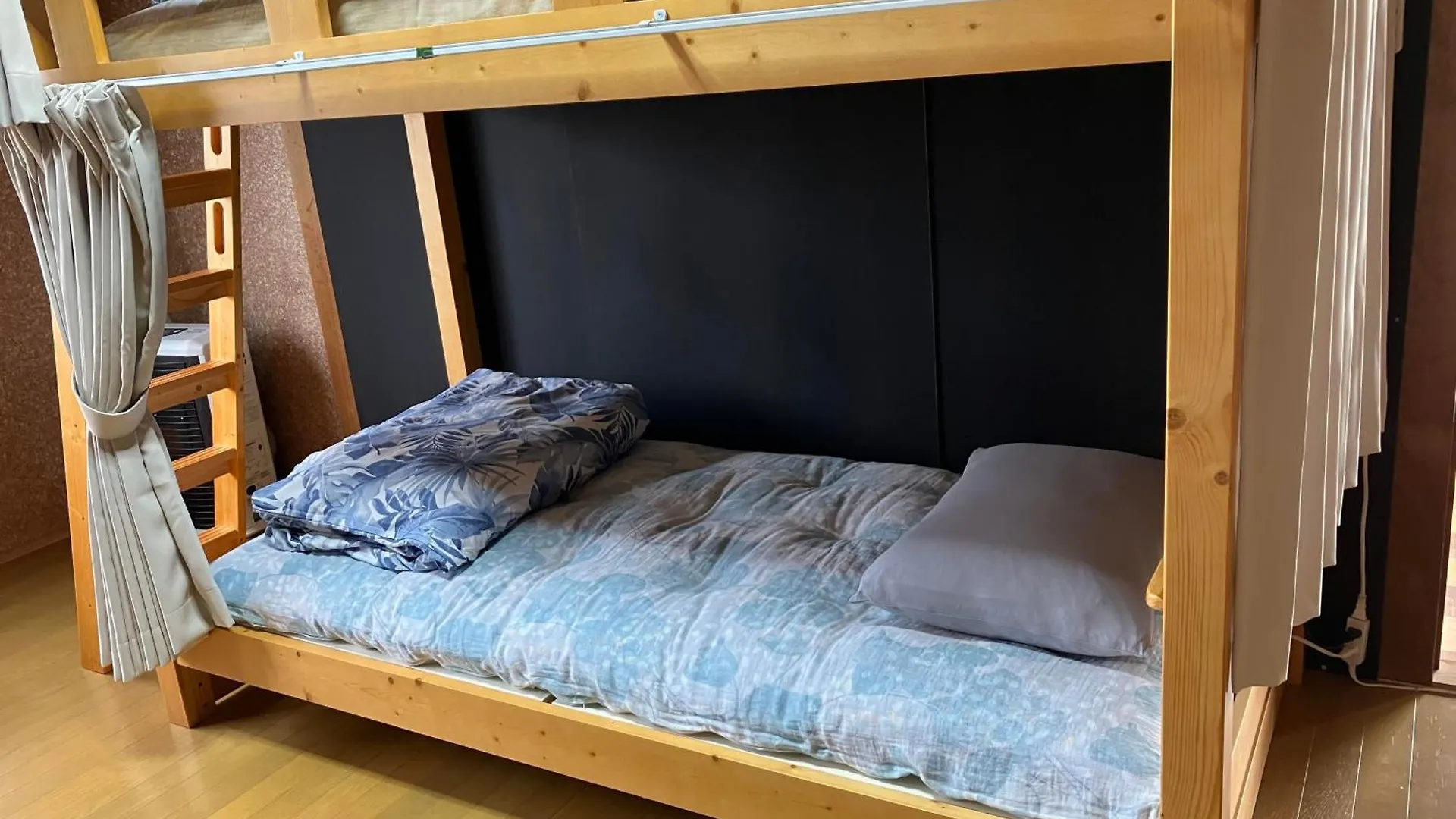 Guesthouse 貝飾りstay Oshamambe Japan